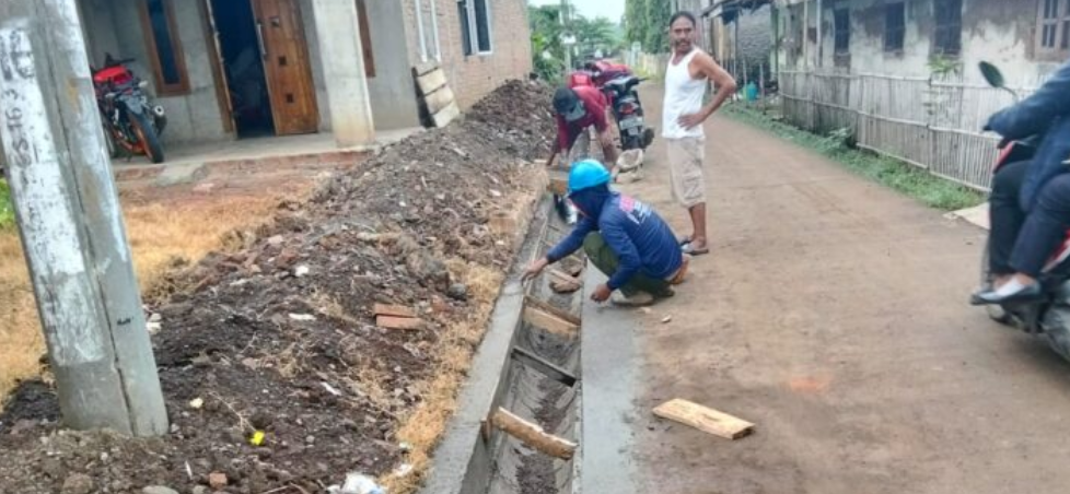 Peningkatan Pembangunan Spal Grevel (Saluran Air) Pemdes Cipedang Kec. Bongas, untuk Cegah Daerah Rawan Banjir